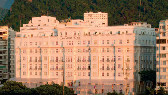 Daniel Buren, δημιουργός 5 αστέρων
