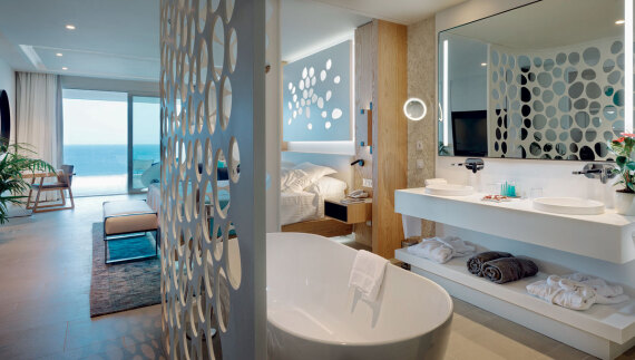 Royal Hideaway Corales Suites: Ενα design παλάτι στην αμμουδιά της Τενερίφης