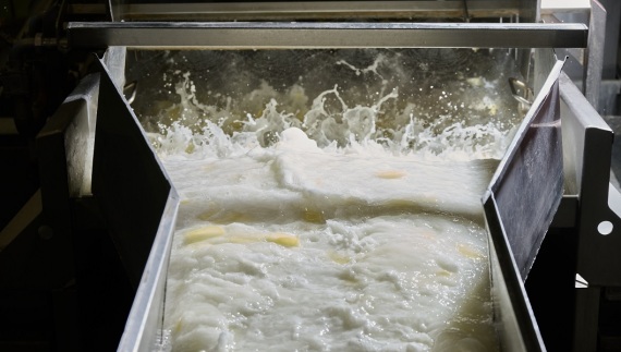 Tsakiris Chips: Τα πατατάκια που έχουν κερδίσει μια θέση στην καρδιά μας εδώ και 70 χρόνια