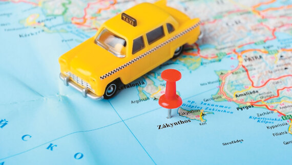 Έρευνα για τη χρήση των ταξί - Τέλος οι πιάτσες, τώρα παίζουν τα apps και το car sharing