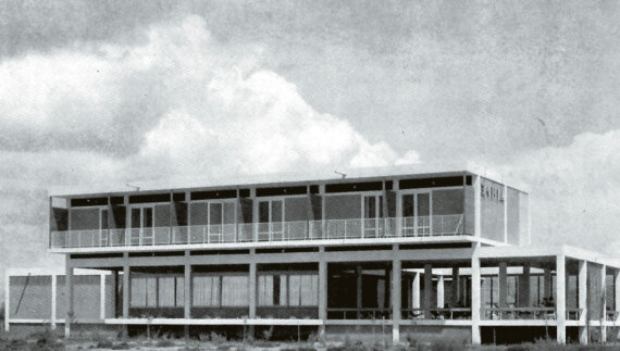 Πότε ήρθαν οι πρώτοι τουρίστες στην Ελλάδα: Η «βαριά βιομηχανία» από τα Ξενία μέχρι τα εξάστερα