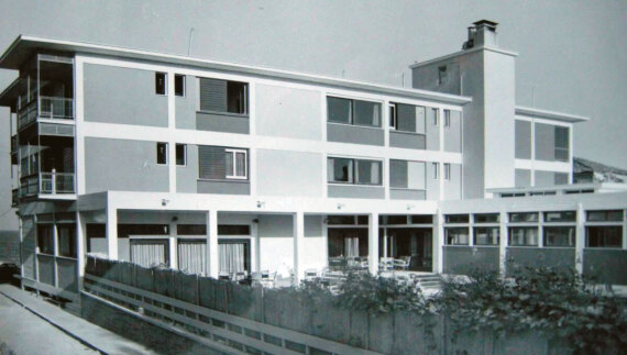 Πότε ήρθαν οι πρώτοι τουρίστες στην Ελλάδα: Η «βαριά βιομηχανία» από τα Ξενία μέχρι τα εξάστερα