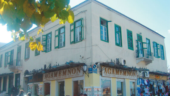 Πότε ήρθαν οι πρώτοι τουρίστες στην Ελλάδα: Η «βαριά βιομηχανία» από τα Ξενία μέχρι τα εξάστερα