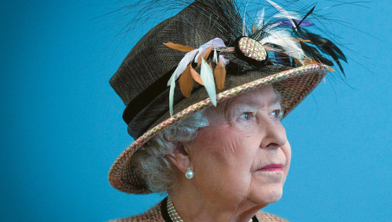 Τα ρούχα της Ελισάβετ που έγραψαν ιστορία: Από παρανυφάκι στον ελληνικό γάμο, μέχρι τη στέψη - Τα χρώματα και οι συμβολισμοί