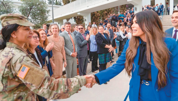 Το δεκαήμερο της Κίμπερλι Γκιλφόιλ στην Αθήνα - Οι επαφές, το παρασκήνιο και οι συμβολισμοί