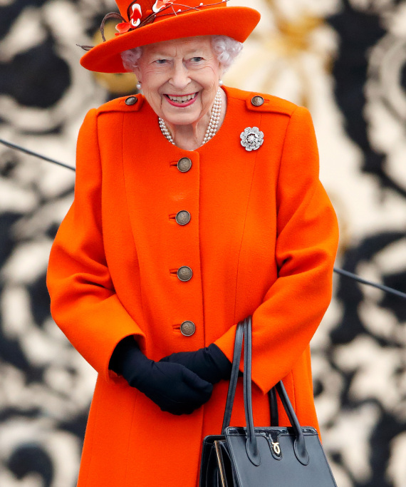 Τα ρούχα της Ελισάβετ που έγραψαν ιστορία: Από παρανυφάκι στον ελληνικό γάμο, μέχρι τη στέψη - Τα χρώματα και οι συμβολισμοί