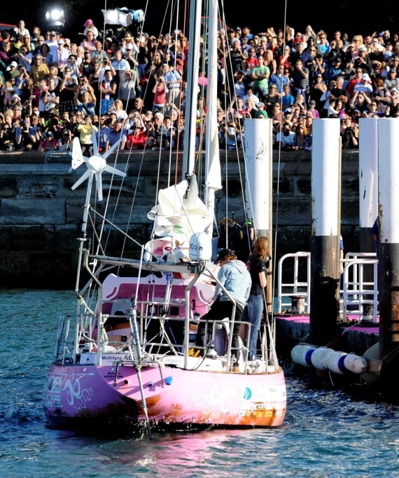 Τζέσικα Γουάτσον: Η συγκλονιστική ιστορία της 16χρονης που ταξίδεψε μόνη της με ιστιοφόρο σε όλο τον κόσμο