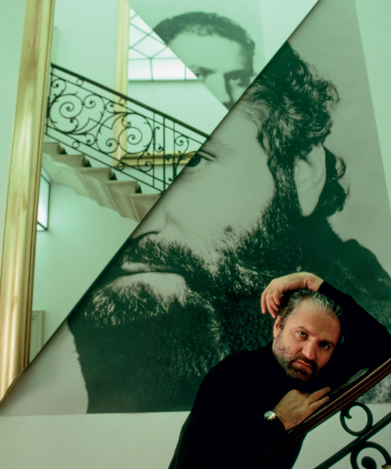 Versace: Nέο ντοκιμαντέρ εξετάζει τον βίο και την πολιτεία του εκκεντρικού μετρ της μόδας