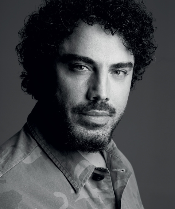 Ιάκωβος Γκόγκουα: Λάτιν, ομορφιά και ταξίδια