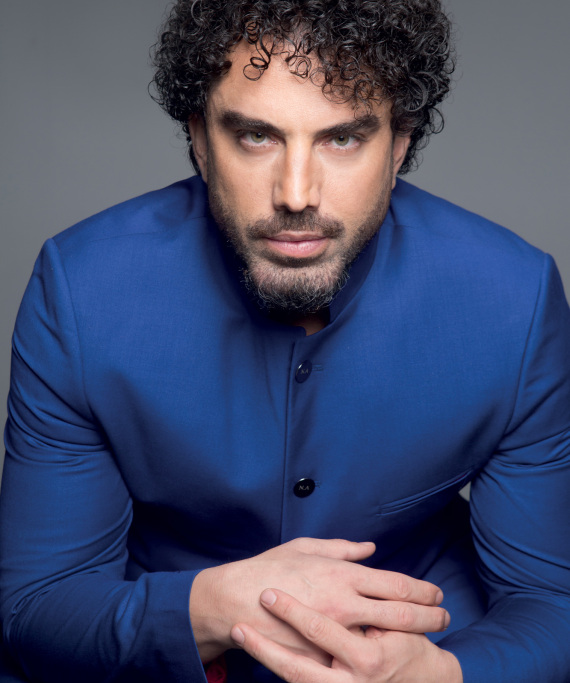 Ιάκωβος Γκόγκουα: Λάτιν, ομορφιά και ταξίδια