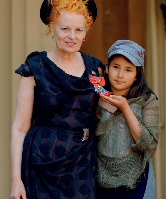  Cora Corre, η διάδοχος της Βίβιαν Γουέστγουντ