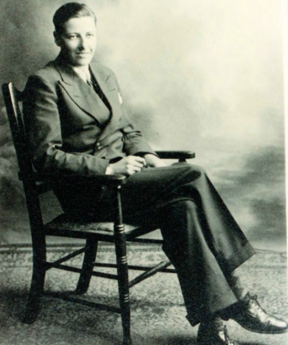 Μάικλ Ντίλον: Ο πρώτος τρανς άνδρας που έγινε μοναχός