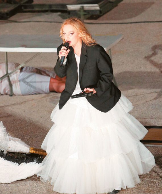 Πόση Κιτσ-οπούλου αντέχει ακόμη η Επίδαυρος; - Παρωδία στο αρχαίο θέατρο