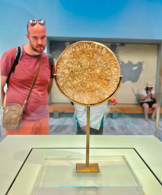 Ο Ιντιάνα Τζόουνς «ξαναφώτισε» τον Δίσκο της Φαιστού και χιλιάδες τουρίστες κάνουν ουρές στο Μουσείο Ηρακλείου