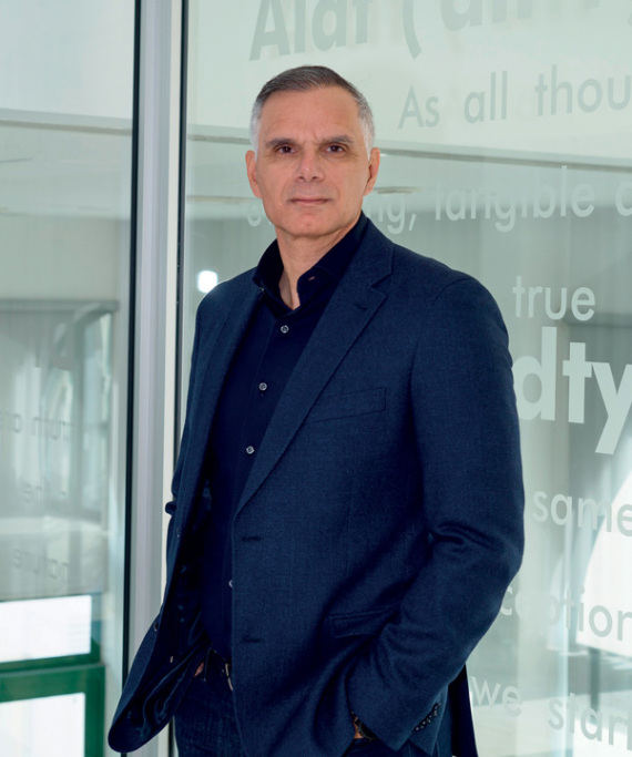 Τζορτζ Ταβέλης, a spa-cial man 