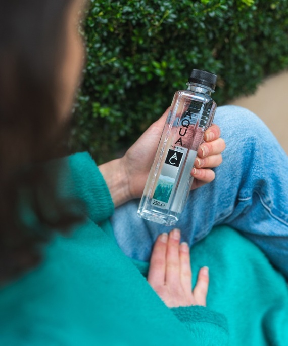 Αγνό νερό από την πηγή κατ’ ευθείαν στο ποτήρι μας