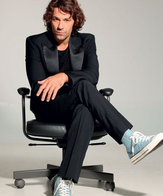 Αποστόλης Τότσικας: Τα σχολικά του χρόνια, η Ρούλα Ρέβη και το όνειρο που πραγματοποιήθηκε