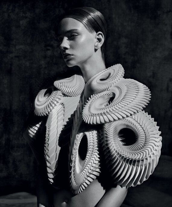 Iris van Herpen: Η επιστήμη της υψηλής ραπτικής