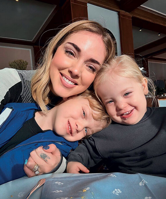 Κιάρα Φεράνι: Η βασίλισσα influencer είναι γυμνή