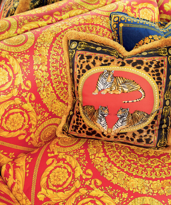 Ο Έλτον Τζον βγάζει σε δημοπρασία 900 έργα τέχνης και προσωπικά του αντικείμενα, προκαλώντας φρενίτιδα σε συλλέκτες και φαν