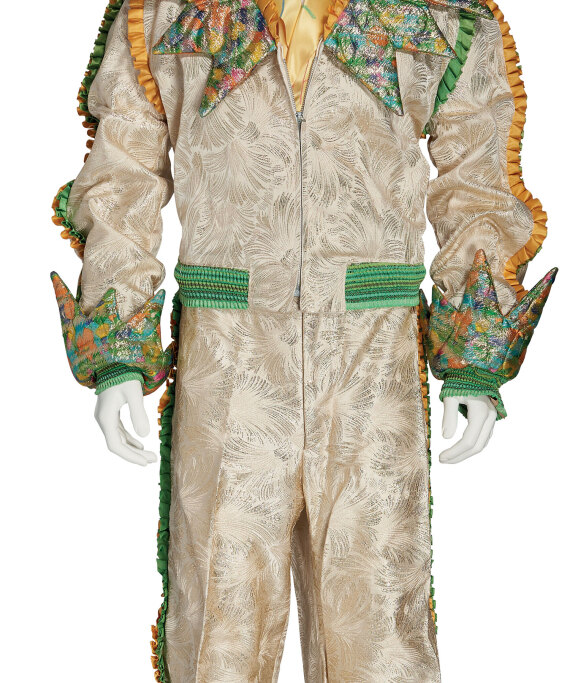 Ο Έλτον Τζον βγάζει σε δημοπρασία 900 έργα τέχνης και προσωπικά του αντικείμενα, προκαλώντας φρενίτιδα σε συλλέκτες και φαν