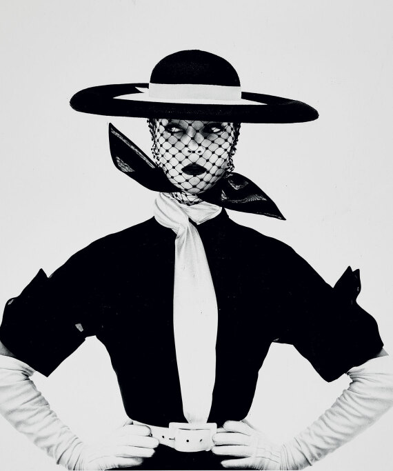 Ο Έλτον Τζον βγάζει σε δημοπρασία 900 έργα τέχνης και προσωπικά του αντικείμενα, προκαλώντας φρενίτιδα σε συλλέκτες και φαν