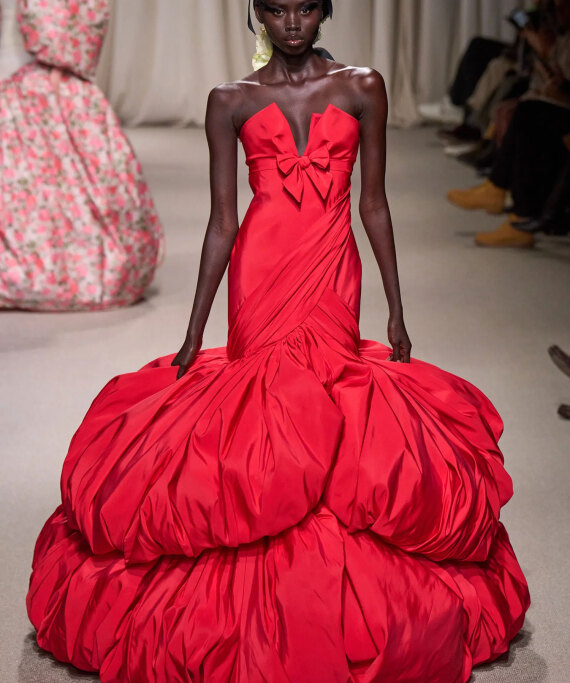 Paris Haute Couture 2024: Η extravaganza της μόδας