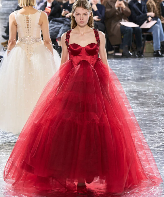 Paris Haute Couture 2024: Η extravaganza της μόδας