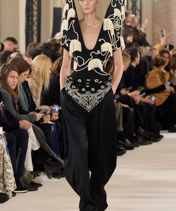 Paris Haute Couture 2024: Η extravaganza της μόδας