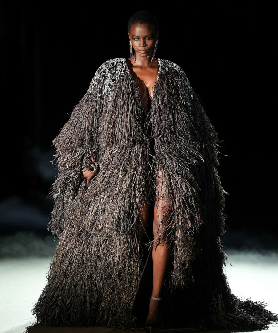 Paris Haute Couture 2024: Η extravaganza της μόδας