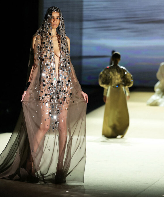 Paris Haute Couture 2024: Η extravaganza της μόδας