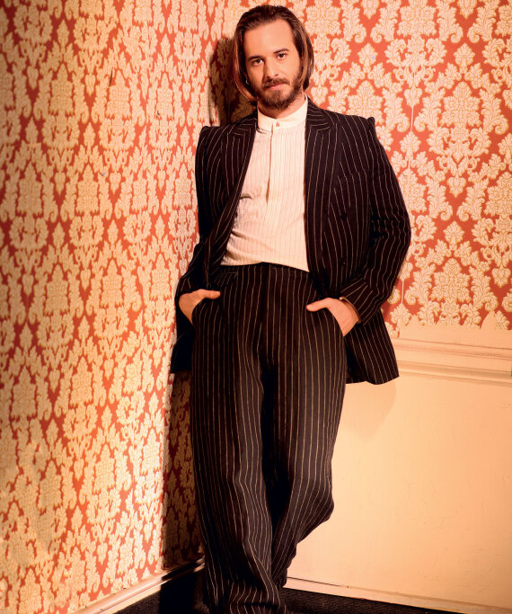 Βασίλης Μαγουλιώτης: Έρχεται με φόρα να κατακτήσει το θεατρικό σανίδι