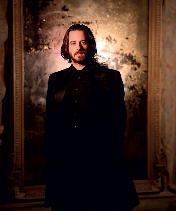 Βασίλης Μαγουλιώτης: Έρχεται με φόρα να κατακτήσει το θεατρικό σανίδι