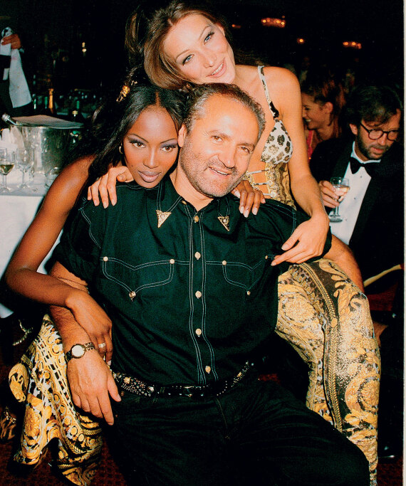 Ναόμι Κάμπελ: Tο Mουσείο Victoria & Albert την τιμά με μια έκθεση-ωδή στα έργα και τις ημέρες της