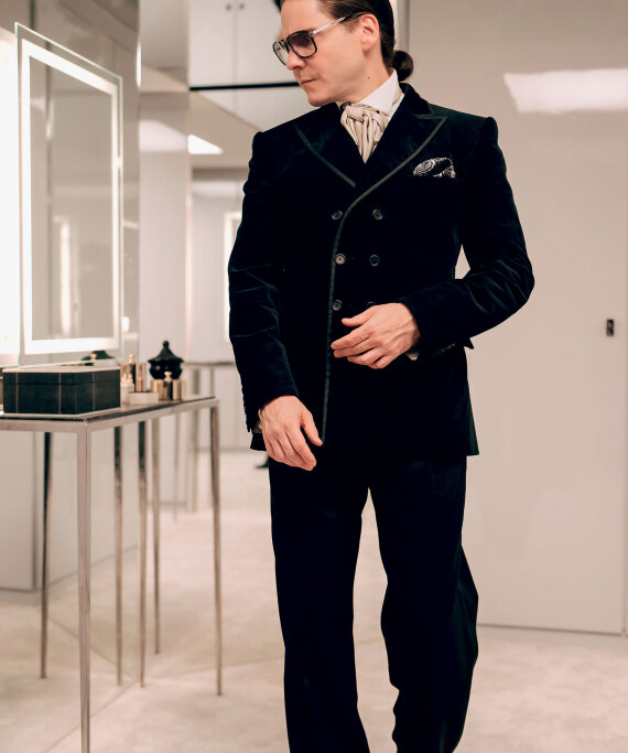 Καρλ Λάγκερφελντ: Η νέα μίνι σειρά για τον σχεδιαστή έχει λάβει αποθεωτικές κριτικές πριν καν κυκλοφορήσει