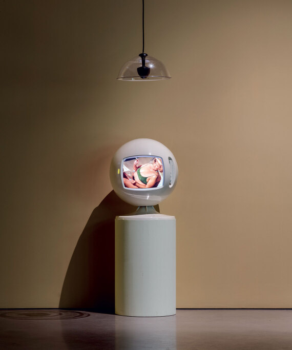 Ποια είναι η Nadia Lee Cohen που ορκίζονται στο όνομά της τα μεγαλύτερα fashion brands