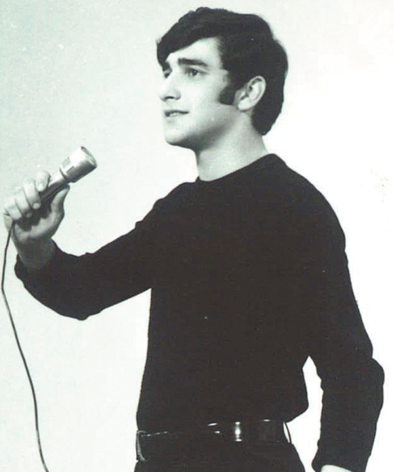 Η βιογραφία του Βασίλη Καρρά: Η απαγωγή στον δρόμο για το πανηγύρι, το σπίτι που χάθηκε στα ζάρια, η γνωριμία με τον Εθνάρχη