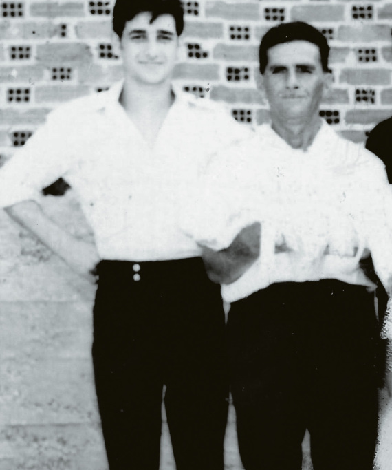 Η βιογραφία του Βασίλη Καρρά: Η απαγωγή στον δρόμο για το πανηγύρι, το σπίτι που χάθηκε στα ζάρια, η γνωριμία με τον Εθνάρχη