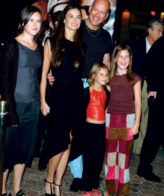 Η Ντέμι Μουρ έχει... το σύνδρομο του Μπέντζαμιν Μπάτον: Ποιο είναι το μυστικό για την αγέραστη εμφάνισή της