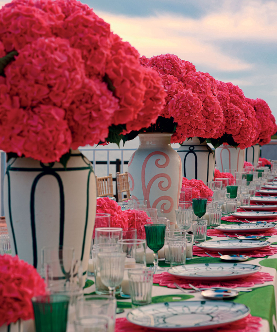 Θέμις Ζουγανέλη: Το κάλεσμα με τους 34 VIPs στο Καβούρι