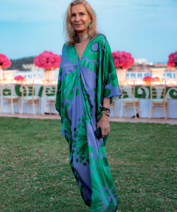 Θέμις Ζουγανέλη: Το κάλεσμα με τους 34 VIPs στο Καβούρι