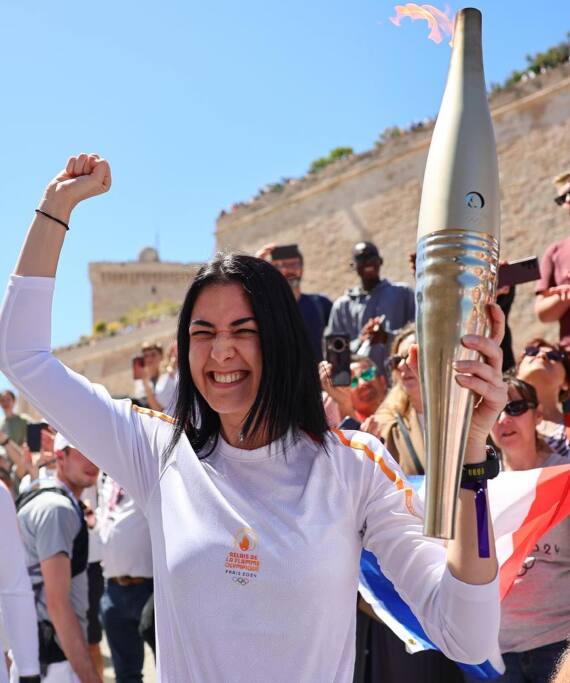 Δώρα Γκουντούρα: Ντάμα Σπαθί