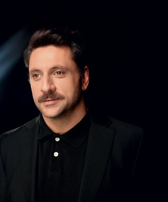 Γιώργος Χρυσοστόμου: Το θέατρο, η μεγαλύτερη τρέλα που έχει κάνει και ο χρόνος που περνάει