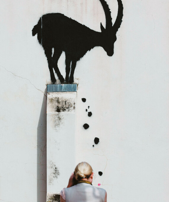 Banksy: Κανείς δεν ξέρει τον graffiti artist που τρέλανε το Λονδίνο... εκτός από τον Έλληνα μάνατζέρ του