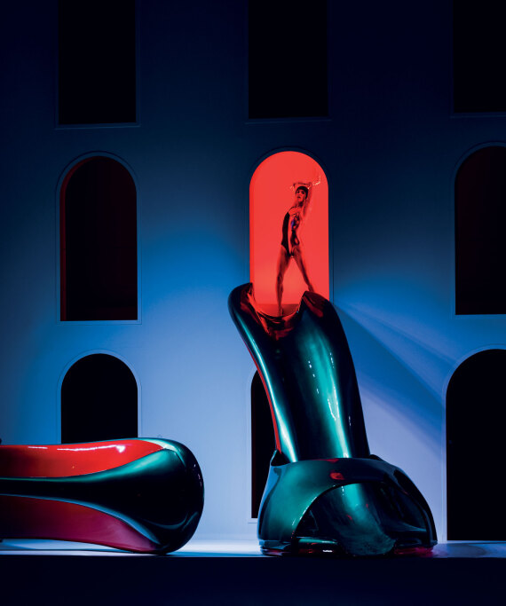 Στην πισίνα με... Christian Louboutin - Δείτε φωτογραφίες από την επίδειξη του Γάλλου σχεδιαστή
