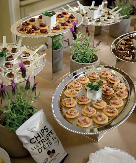 Laurence Auer: Δείπνο με την πρέσβειρα της Γαλλίας στην Ελλάδα