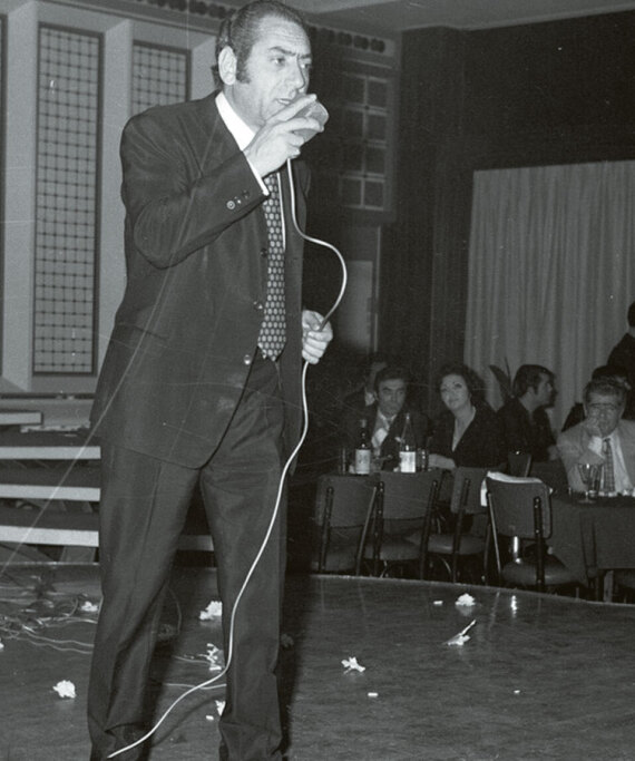 Έρευνα για τη χρήση των ταξί - Τέλος οι πιάτσες, τώρα παίζουν τα apps και το car sharing