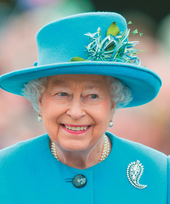 Τα ρούχα της Ελισάβετ που έγραψαν ιστορία: Από παρανυφάκι στον ελληνικό γάμο, μέχρι τη στέψη - Τα χρώματα και οι συμβολισμοί