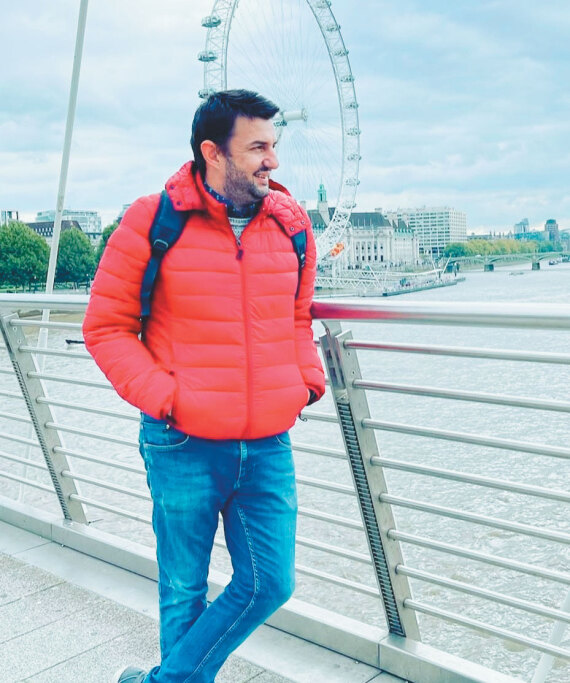 Νίκος Κουλούσιας: Ο chef του Μπάκιγχαμ ξεκίνησε από τη Ναυπακτία ανακατεύοντας ρυζόγαλο