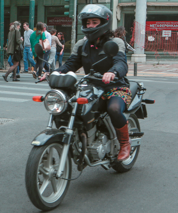 Ο Έλληνας πίσω από το τιμόνι: Πόσο... απέχει από τον Μπισμπίκη - Το προφίλ και οι φυλές των οδηγών